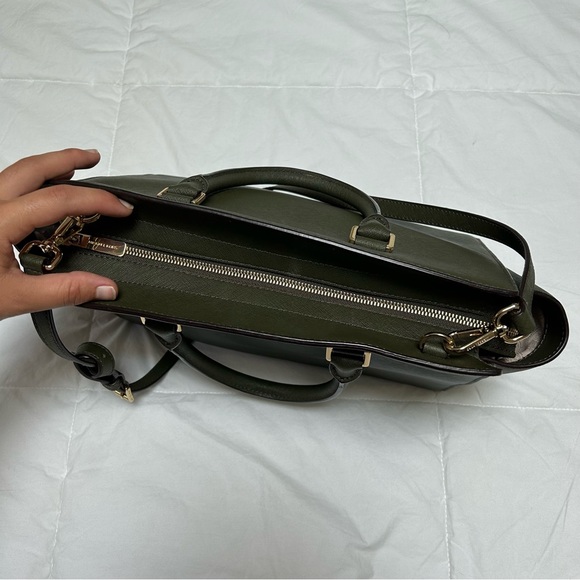 Michael Kors Selma Handbag with crossbody strap - Picture 6 of 15